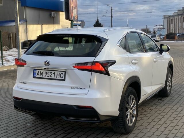 Белый Лексус НХ, объемом двигателя 2.5 л и пробегом 160 тыс. км за 22900 $, фото 4 на Automoto.ua