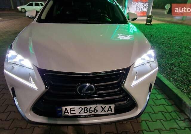 Белый Лексус НХ, объемом двигателя 2.49 л и пробегом 203 тыс. км за 28000 $, фото 91 на Automoto.ua