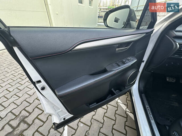Білий Лексус НХ, об'ємом двигуна 2.5 л та пробігом 120 тис. км за 30000 $, фото 4 на Automoto.ua