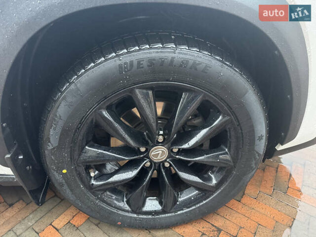 Белый Лексус НХ, объемом двигателя 2.49 л и пробегом 250 тыс. км за 27499 $, фото 17 на Automoto.ua