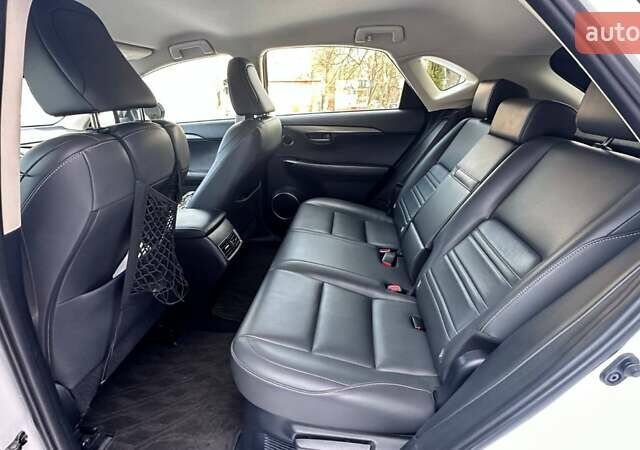 Білий Лексус НХ, об'ємом двигуна 2.49 л та пробігом 185 тис. км за 22300 $, фото 16 на Automoto.ua