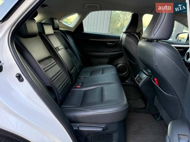 Білий Лексус НХ, об'ємом двигуна 2.49 л та пробігом 182 тис. км за 24900 $, фото 25 на Automoto.ua