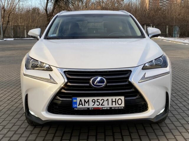 Белый Лексус НХ, объемом двигателя 2.5 л и пробегом 160 тыс. км за 22900 $, фото 1 на Automoto.ua
