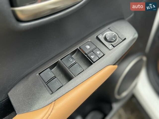 Белый Лексус НХ, объемом двигателя 2 л и пробегом 137 тыс. км за 19500 $, фото 31 на Automoto.ua