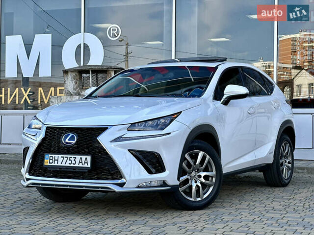 Белый Лексус НХ, объемом двигателя 2.5 л и пробегом 139 тыс. км за 25700 $, фото 1 на Automoto.ua