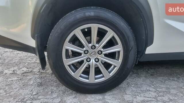 Білий Лексус НХ, об'ємом двигуна 1.99 л та пробігом 117 тис. км за 25700 $, фото 53 на Automoto.ua