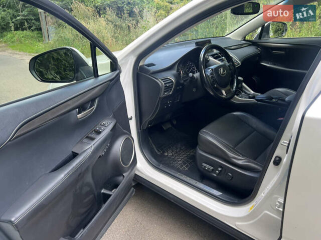 Белый Лексус НХ, объемом двигателя 2 л и пробегом 75 тыс. км за 21700 $, фото 7 на Automoto.ua
