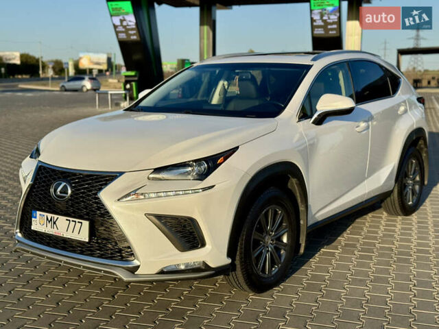 Белый Лексус НХ, объемом двигателя 2 л и пробегом 107 тыс. км за 21999 $, фото 4 на Automoto.ua