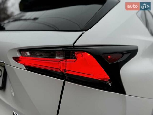 Белый Лексус НХ, объемом двигателя 2 л и пробегом 137 тыс. км за 19500 $, фото 18 на Automoto.ua