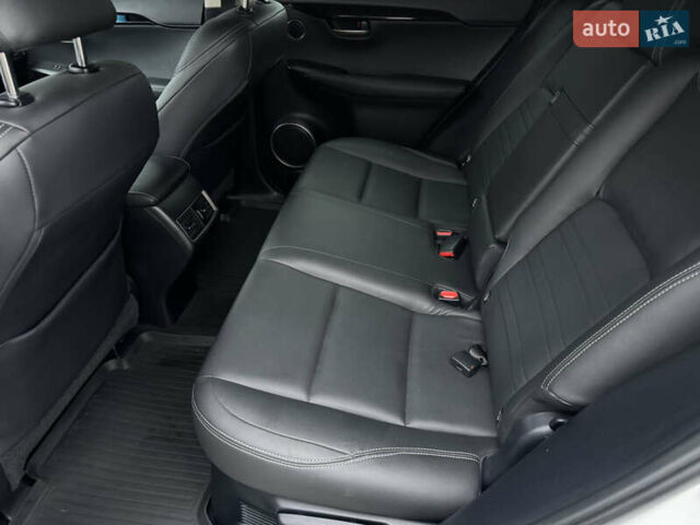 Білий Лексус НХ, об'ємом двигуна 1.99 л та пробігом 103 тис. км за 21500 $, фото 25 на Automoto.ua