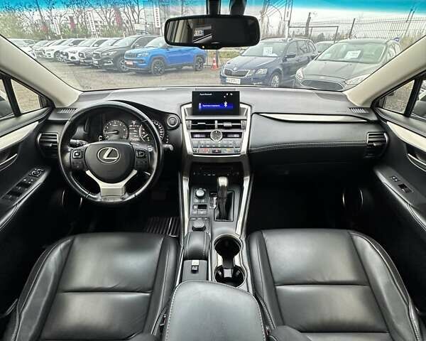 Білий Лексус НХ, об'ємом двигуна 1.99 л та пробігом 213 тис. км за 19900 $, фото 31 на Automoto.ua