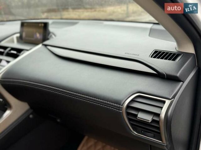 Белый Лексус НХ, объемом двигателя 2 л и пробегом 137 тыс. км за 19500 $, фото 76 на Automoto.ua