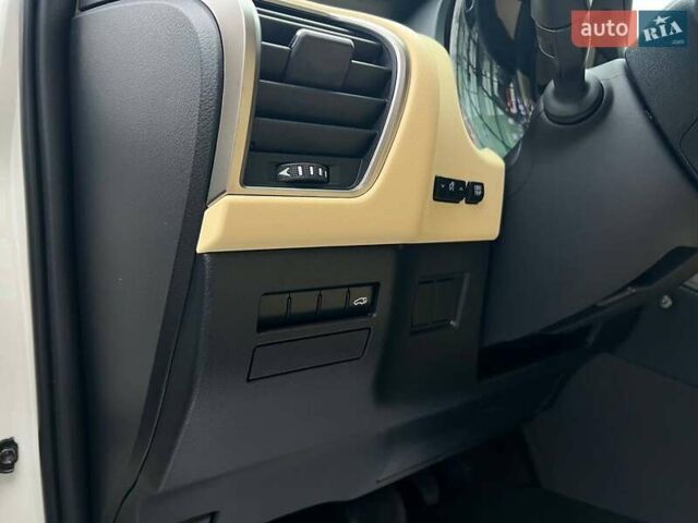 Белый Лексус НХ, объемом двигателя 1.99 л и пробегом 190 тыс. км за 20900 $, фото 16 на Automoto.ua