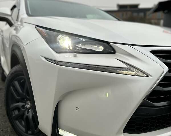 Белый Лексус НХ, объемом двигателя 1.99 л и пробегом 213 тыс. км за 20999 $, фото 1 на Automoto.ua