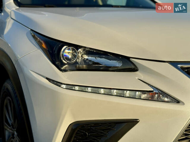 Белый Лексус НХ, объемом двигателя 2 л и пробегом 107 тыс. км за 21999 $, фото 6 на Automoto.ua