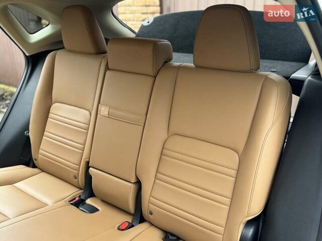 Белый Лексус НХ, объемом двигателя 2 л и пробегом 137 тыс. км за 19500 $, фото 61 на Automoto.ua