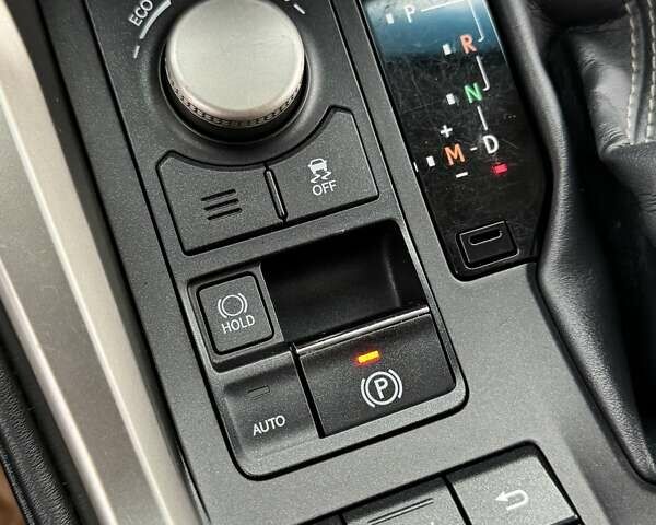 Белый Лексус НХ, объемом двигателя 2 л и пробегом 137 тыс. км за 19500 $, фото 47 на Automoto.ua