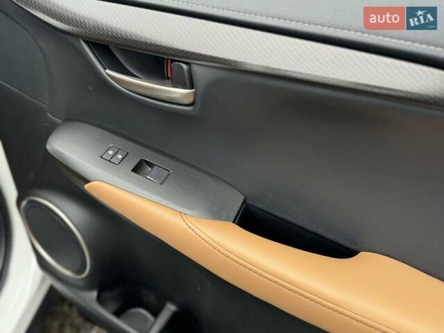 Белый Лексус НХ, объемом двигателя 2 л и пробегом 137 тыс. км за 19500 $, фото 71 на Automoto.ua