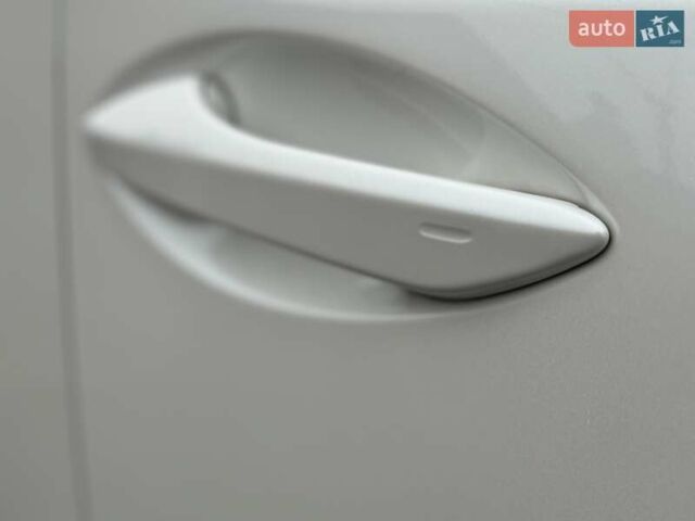 Белый Лексус НХ, объемом двигателя 2 л и пробегом 137 тыс. км за 19500 $, фото 16 на Automoto.ua