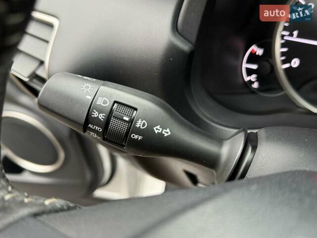 Белый Лексус НХ, объемом двигателя 2 л и пробегом 137 тыс. км за 19500 $, фото 42 на Automoto.ua