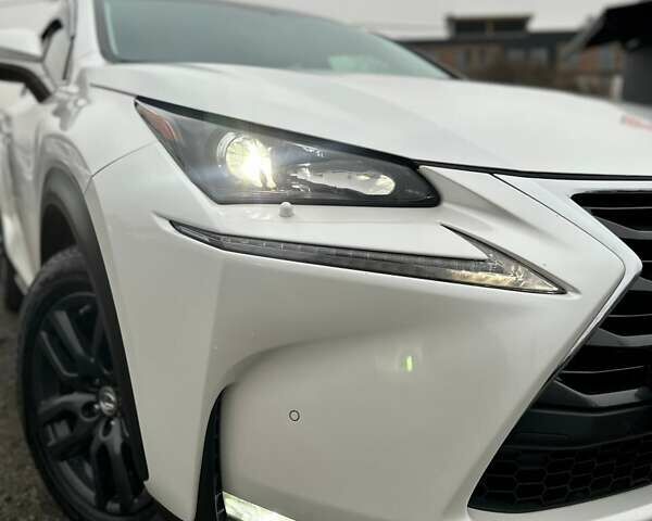 Белый Лексус НХ, объемом двигателя 1.99 л и пробегом 213 тыс. км за 19900 $, фото 2 на Automoto.ua