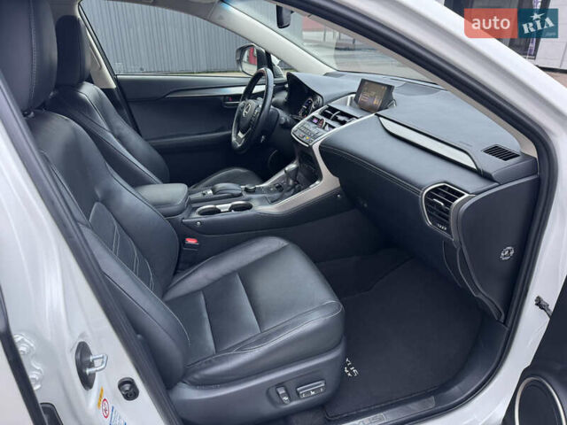 Білий Лексус НХ, об'ємом двигуна 2.5 л та пробігом 119 тис. км за 26500 $, фото 15 на Automoto.ua