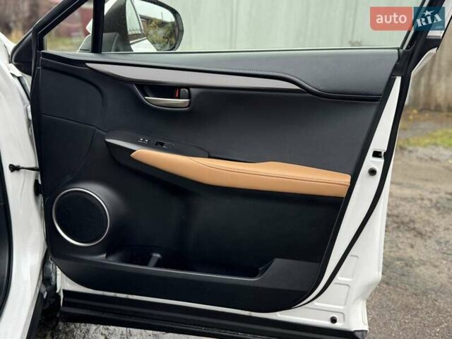 Белый Лексус НХ, объемом двигателя 2 л и пробегом 137 тыс. км за 19500 $, фото 70 на Automoto.ua