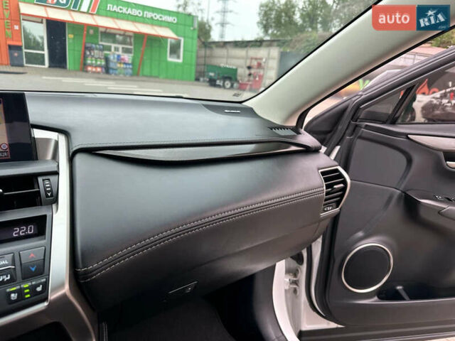 Белый Лексус НХ, объемом двигателя 1.99 л и пробегом 103 тыс. км за 27500 $, фото 35 на Automoto.ua