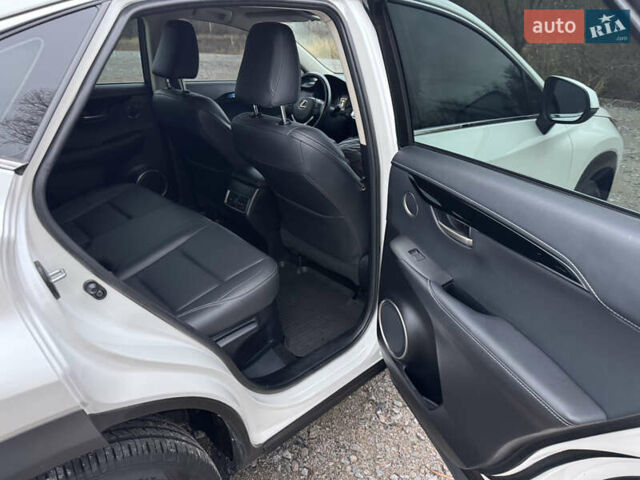 Білий Лексус НХ, об'ємом двигуна 1.99 л та пробігом 103 тис. км за 21500 $, фото 22 на Automoto.ua