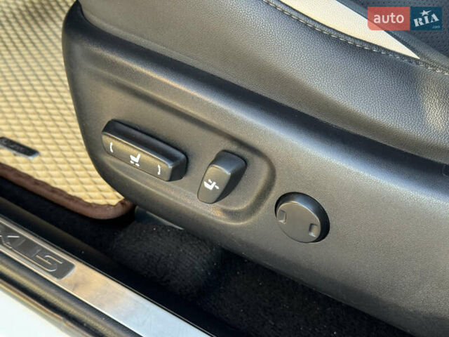 Белый Лексус НХ, объемом двигателя 2 л и пробегом 107 тыс. км за 21999 $, фото 15 на Automoto.ua