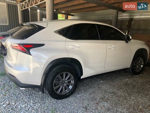 Білий Лексус НХ, об'ємом двигуна 1.99 л та пробігом 190 тис. км за 21500 $, фото 3 на Automoto.ua