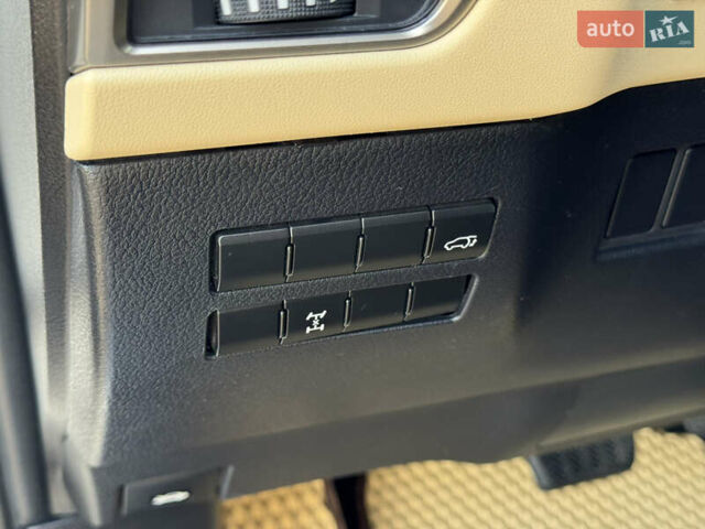 Белый Лексус НХ, объемом двигателя 2 л и пробегом 107 тыс. км за 21999 $, фото 17 на Automoto.ua