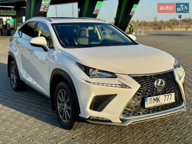 Белый Лексус НХ, объемом двигателя 2 л и пробегом 107 тыс. км за 21999 $, фото 1 на Automoto.ua