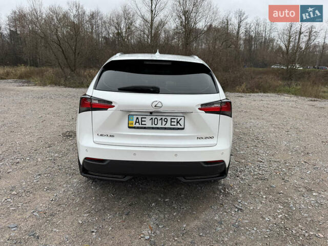 Білий Лексус НХ, об'ємом двигуна 1.99 л та пробігом 103 тис. км за 21500 $, фото 4 на Automoto.ua