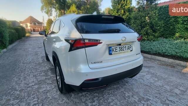 Білий Лексус НХ, об'ємом двигуна 1.99 л та пробігом 117 тис. км за 25700 $, фото 18 на Automoto.ua