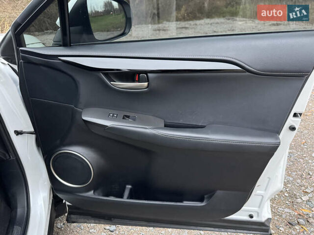 Білий Лексус НХ, об'ємом двигуна 1.99 л та пробігом 103 тис. км за 21500 $, фото 19 на Automoto.ua