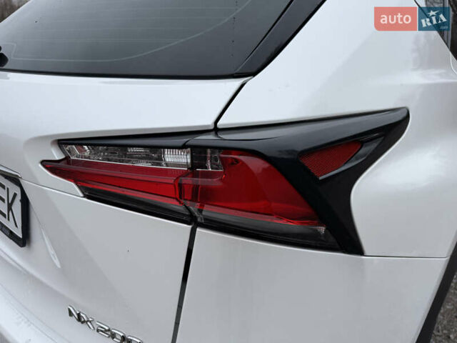 Білий Лексус НХ, об'ємом двигуна 1.99 л та пробігом 103 тис. км за 21500 $, фото 11 на Automoto.ua