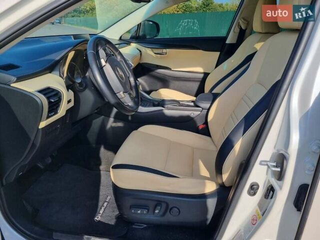 Білий Лексус НХ, об'ємом двигуна 1.99 л та пробігом 190 тис. км за 21500 $, фото 5 на Automoto.ua