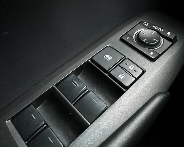 Білий Лексус НХ, об'ємом двигуна 1.99 л та пробігом 213 тис. км за 19900 $, фото 19 на Automoto.ua