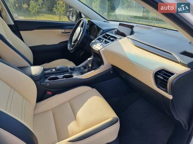 Білий Лексус НХ, об'ємом двигуна 1.99 л та пробігом 190 тис. км за 21500 $, фото 6 на Automoto.ua