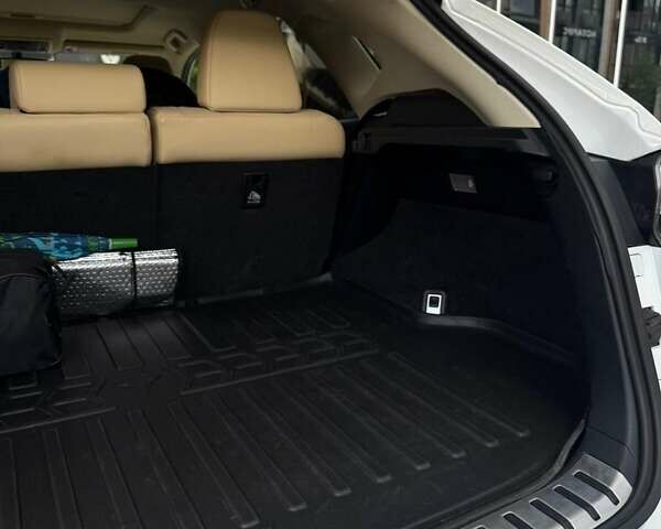 Білий Лексус НХ, об'ємом двигуна 2 л та пробігом 122 тис. км за 25900 $, фото 9 на Automoto.ua