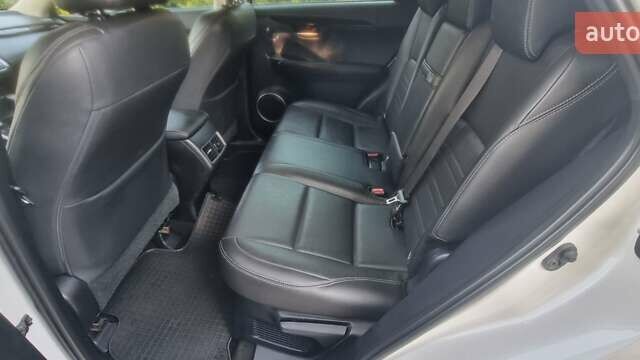 Білий Лексус НХ, об'ємом двигуна 1.99 л та пробігом 117 тис. км за 25700 $, фото 20 на Automoto.ua