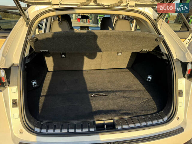 Белый Лексус НХ, объемом двигателя 2 л и пробегом 107 тыс. км за 21999 $, фото 50 на Automoto.ua