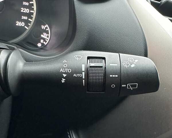 Білий Лексус НХ, об'ємом двигуна 1.99 л та пробігом 213 тис. км за 19900 $, фото 22 на Automoto.ua