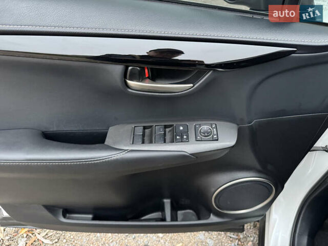 Білий Лексус НХ, об'ємом двигуна 1.99 л та пробігом 103 тис. км за 21500 $, фото 26 на Automoto.ua