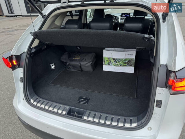 Білий Лексус НХ, об'ємом двигуна 2.5 л та пробігом 119 тис. км за 26500 $, фото 22 на Automoto.ua