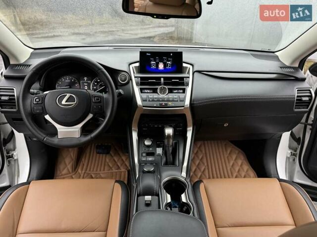 Белый Лексус НХ, объемом двигателя 2 л и пробегом 137 тыс. км за 19500 $, фото 51 на Automoto.ua