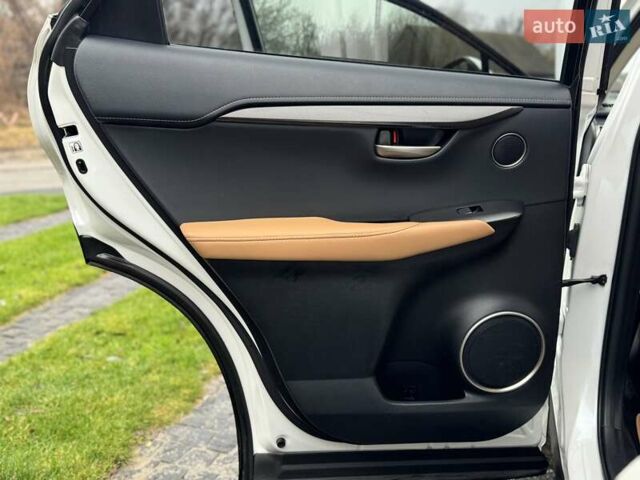 Белый Лексус НХ, объемом двигателя 2 л и пробегом 137 тыс. км за 19500 $, фото 58 на Automoto.ua