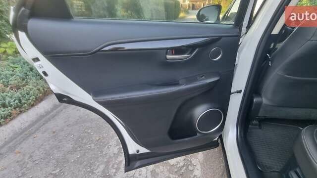 Білий Лексус НХ, об'ємом двигуна 1.99 л та пробігом 117 тис. км за 25700 $, фото 28 на Automoto.ua