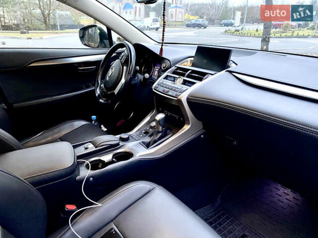 Білий Лексус НХ, об'ємом двигуна 1.99 л та пробігом 69 тис. км за 24000 $, фото 14 на Automoto.ua